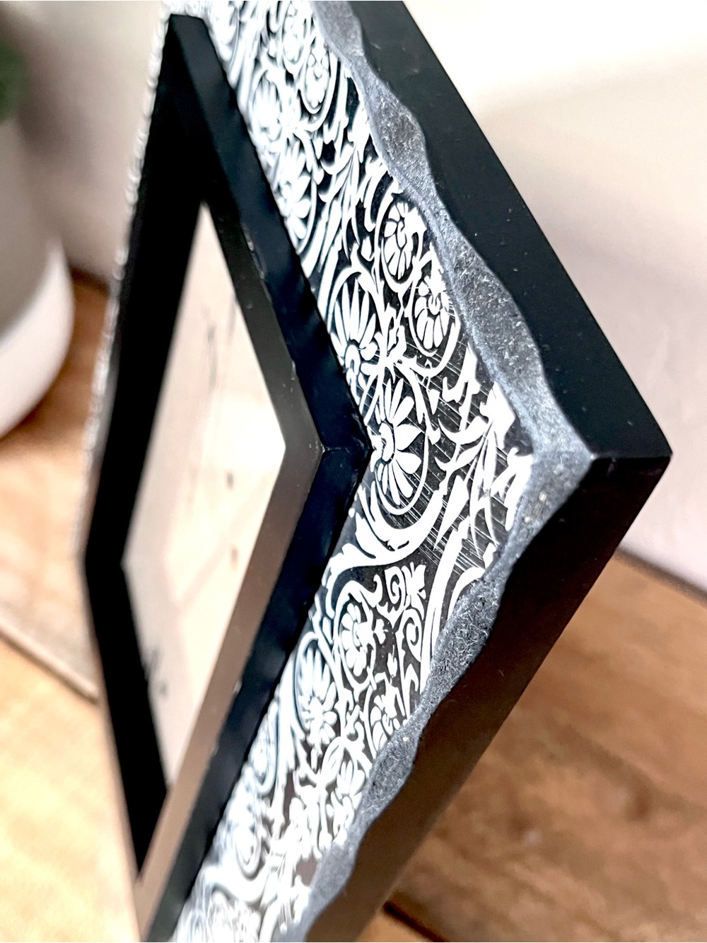 Vintage Solid Wood Black White Damask Floral Picture Frame 9x7 - Picture 2 of 3
